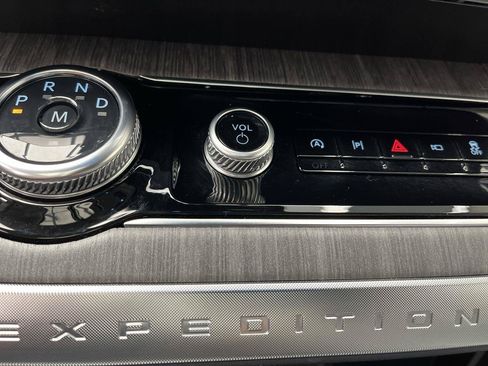 Certified 2025 Ford Expedition Platinum w/ Platinum Ultimate Package AWD/4WD image 22