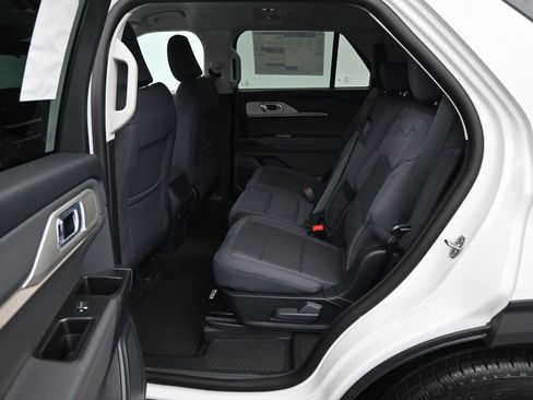 New 2026 Ford Explorer Active RWD image 18