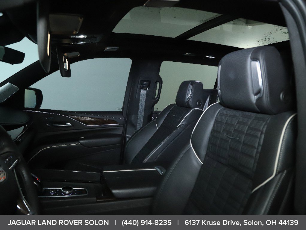 Used 2022 Cadillac Escalade Sport Platinum w/ LPO, ONYX Package AWD/4WD image 18