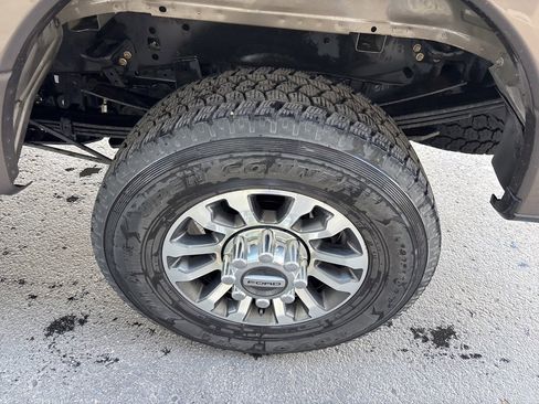 Used 2022 Ford F350 Lariat w/ Lariat Value Package image 7