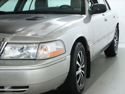 Used 2005 Mercury Grand Marquis LS image 3