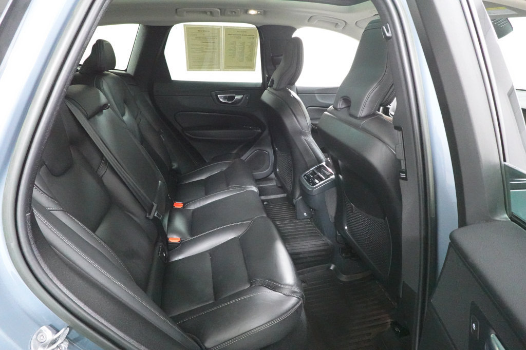 Used 2023 Volvo XC60 B5 Ultimate w/ Climate Package AWD/4WD image 29