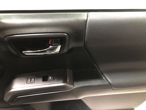 Used 2022 Toyota Tacoma TRD Sport image 14