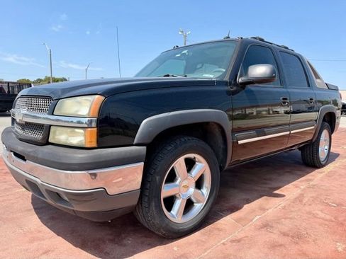 Used 2005 Chevrolet Avalanche Z71 w/ Preferred Equipment Group AWD/4WD image 1
