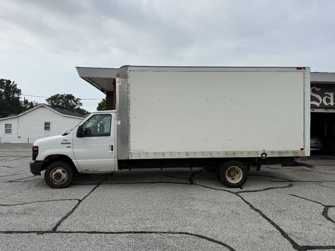 Used 2015 Ford E-450 and Econoline 450 Super Duty RWD image 5