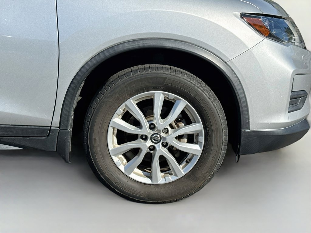 Used 2017 Nissan Rogue SV FWD image 9