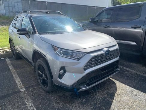 Used 2019 Toyota RAV4 XSE w/ Carpet Mat Package AWD/4WD image 6