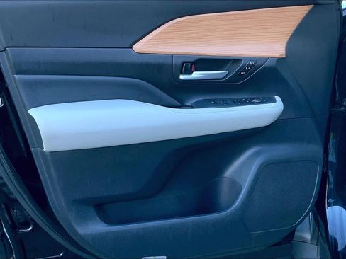 Used 2024 Toyota Grand Highlander Limited image 21