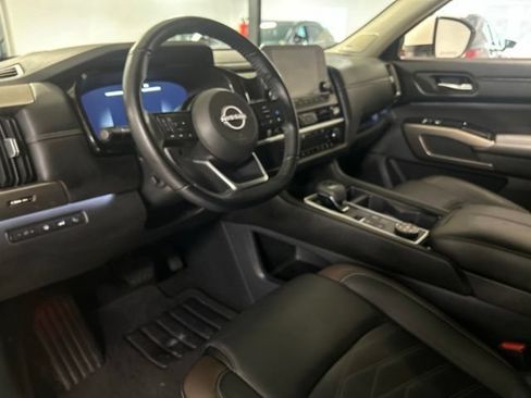 Used 2024 Nissan Pathfinder Platinum AWD/4WD image 12