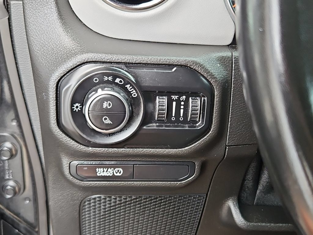 Used 2021 Jeep Gladiator Overland AWD/4WD image 14