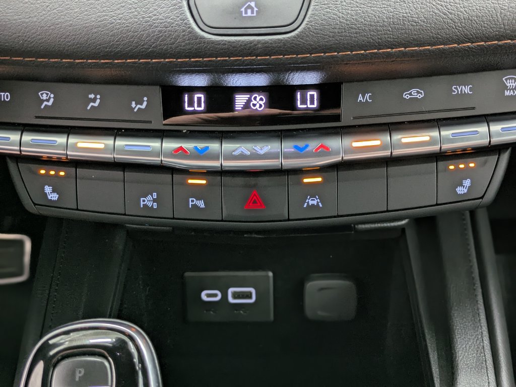 Used 2022 Cadillac XT4 Sport w/ Enhanced Visibility Package AWD/4WD image 7