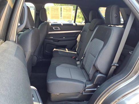 Used 2018 Ford Explorer XLT AWD/4WD image 25
