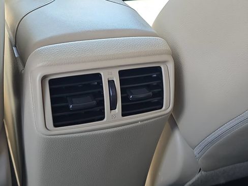 Used 2017 Nissan Rogue SL FWD image 31