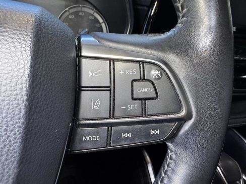 Used 2021 Toyota Highlander Limited AWD/4WD image 28