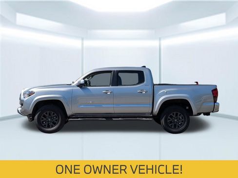 Used 2023 Toyota Tacoma SR5 RWD image 2