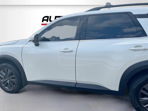 Used 2022 Nissan Pathfinder SV w/ SV Premium Package image 4