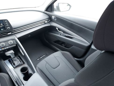 New 2026 Hyundai Elantra SE FWD image 11