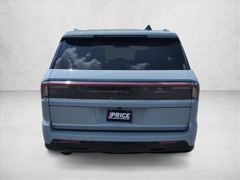 Used 2025 Lincoln Navigator L Reserve AWD/4WD image 6