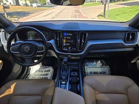 Used 2020 Volvo XC60 T5 Momentum AWD/4WD image 17