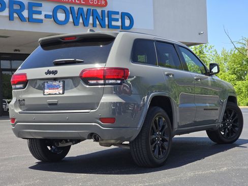 Used 2022 Jeep Grand Cherokee Laredo X AWD/4WD image 17