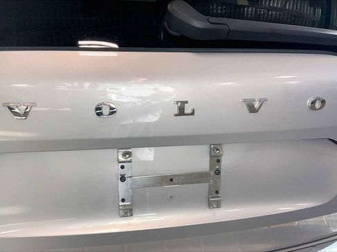 Used 2022 Volvo XC60 T8 R-Design w/ Advanced Package image 32