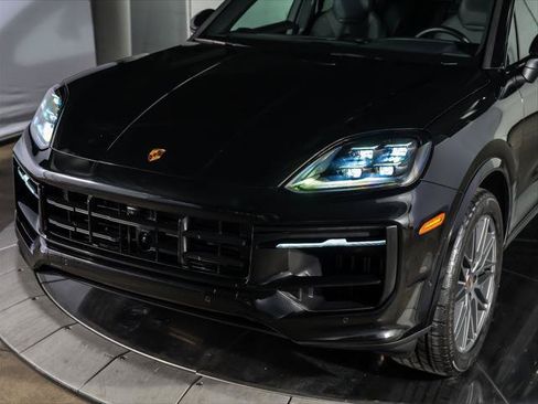 Used 2025 Porsche Cayenne AWD/4WD image 9