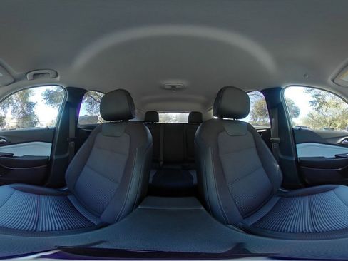 Used 2025 Chevrolet Trax LT image 36