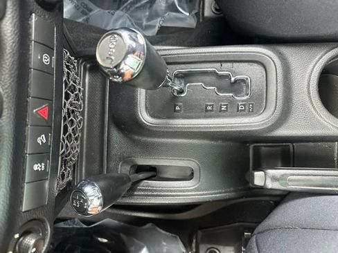 Used 2014 Jeep Wrangler Unlimited Rubicon w/ Connectivity Group AWD/4WD image 20