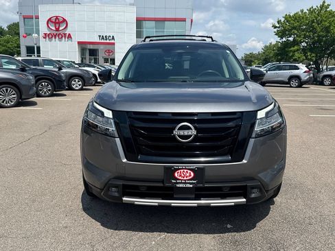 Used 2023 Nissan Pathfinder SL w/ SL Premium Package AWD/4WD image 3