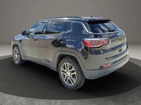 Used 2019 Jeep Compass Latitude FWD image 4