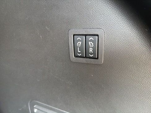 Used 2018 Buick Enclave Avenir w/ Avenir Technology Package AWD/4WD image 18