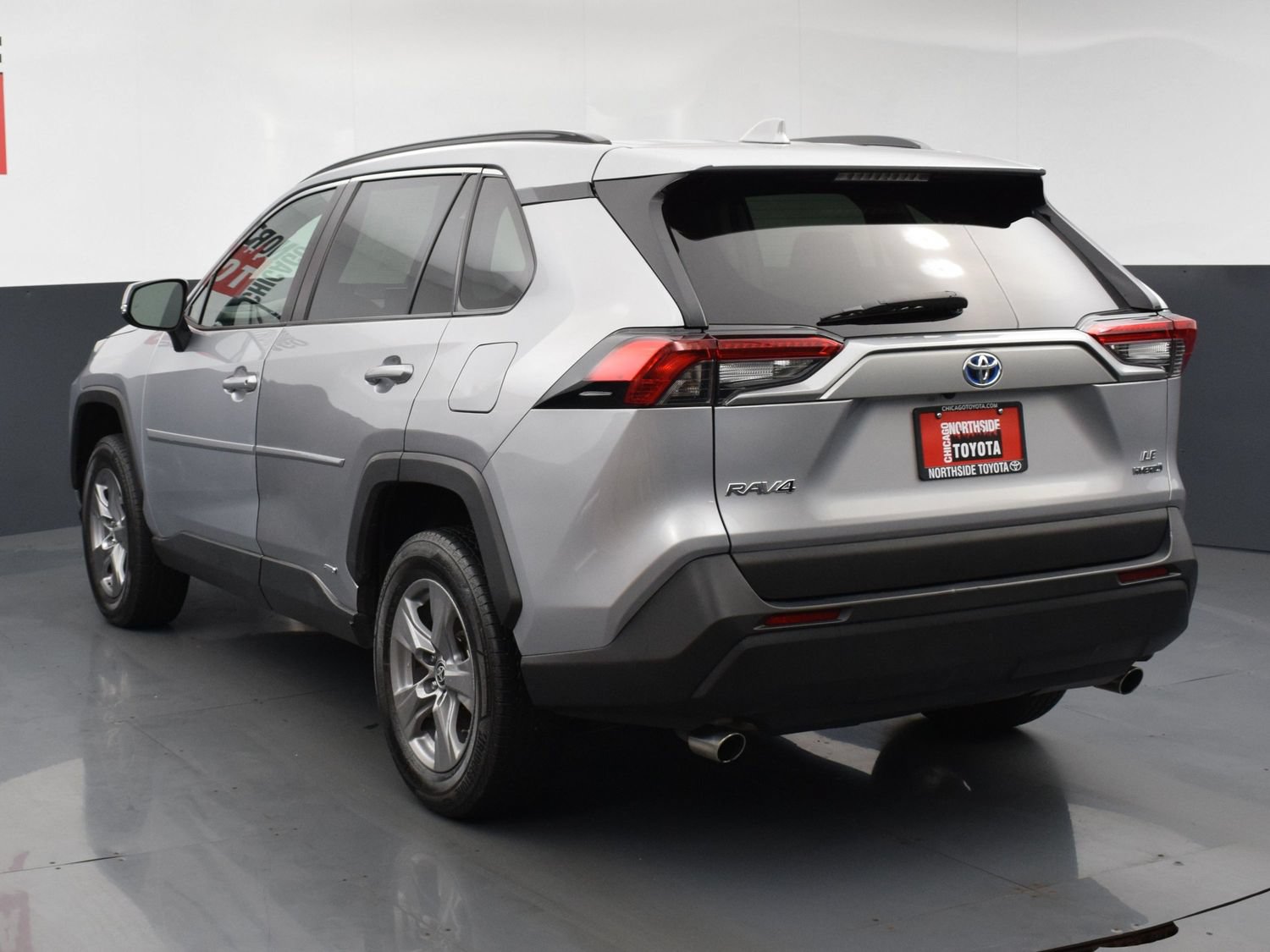 Used 2022 Toyota RAV4 LE AWD/4WD image 3