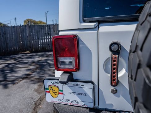 Used 2013 Jeep Wrangler Unlimited Rubicon w/ Connectivity Group image 10