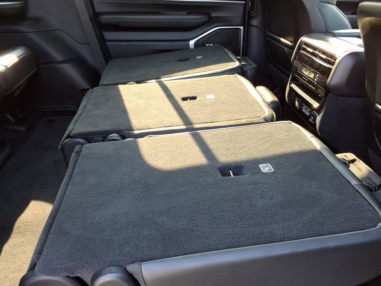 Used 2023 Jeep Wagoneer Series II AWD/4WD image 28
