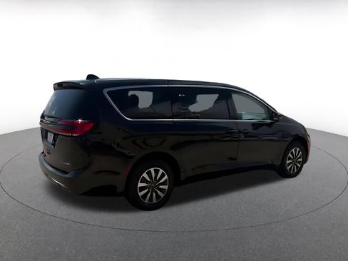 Used 2023 Chrysler Pacifica Touring-L FWD image 14