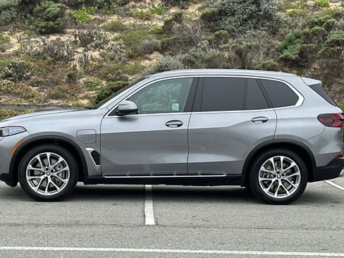 Used 2025 BMW X5 xDrive50e image 9