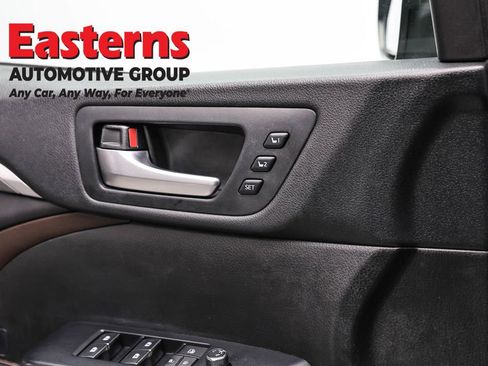 Used 2019 Toyota Highlander Limited w/ Carpet Mat Package (TMS) image 22