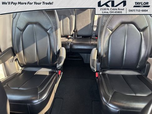 Used 2024 Chrysler Pacifica Touring-L image 14