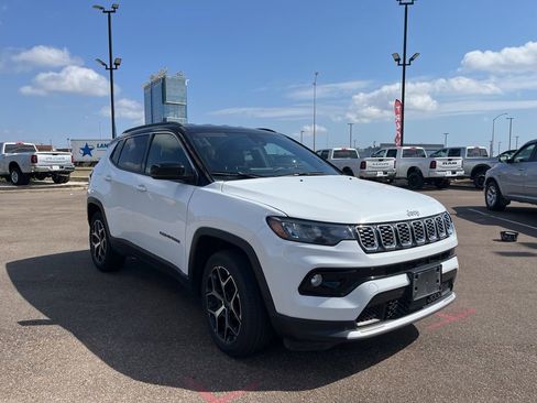 Used 2025 Jeep Compass Limited AWD/4WD image 9