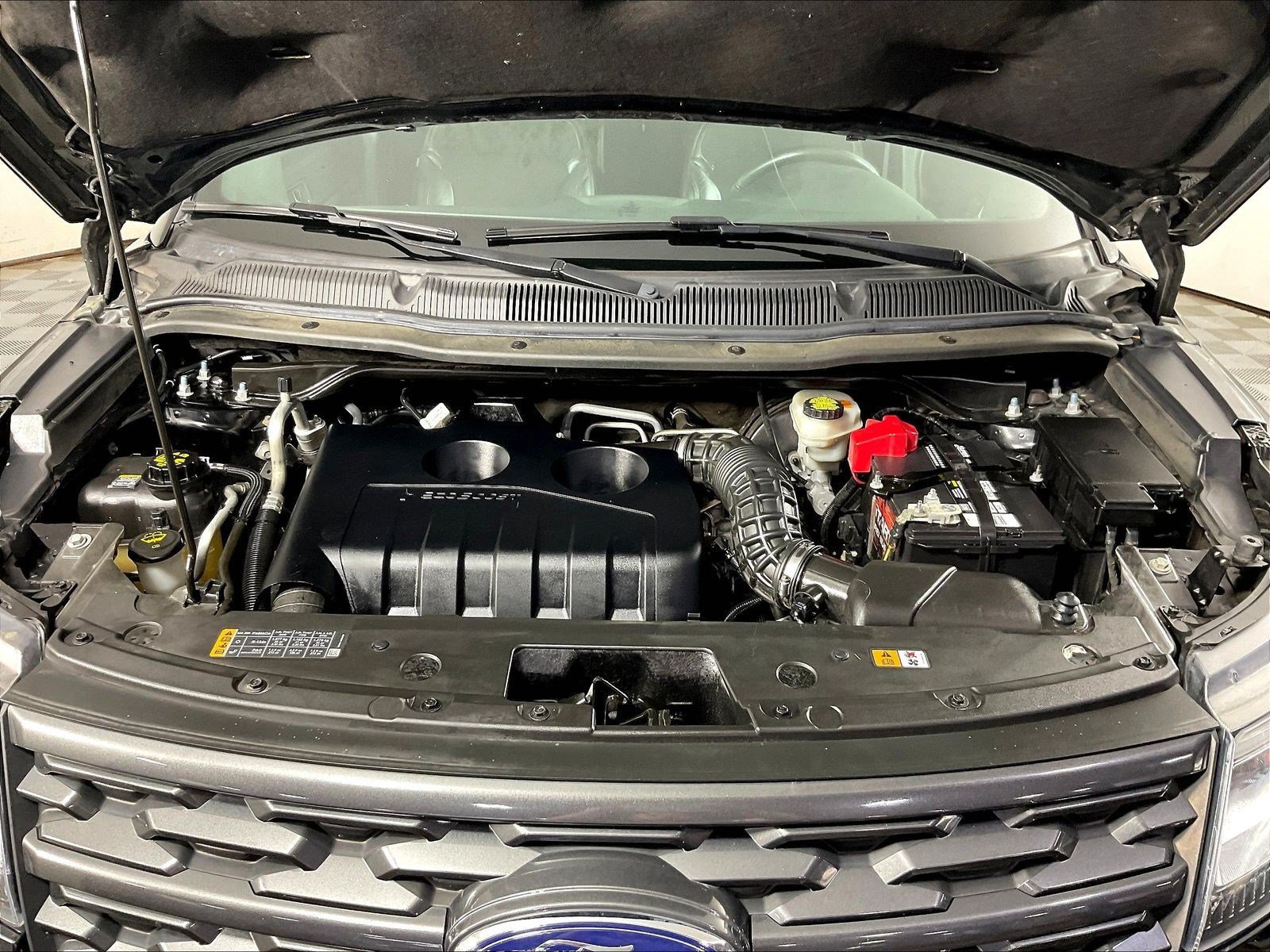 Used 2018 Ford Explorer XLT w/ Equipment Group 202A AWD/4WD image 30