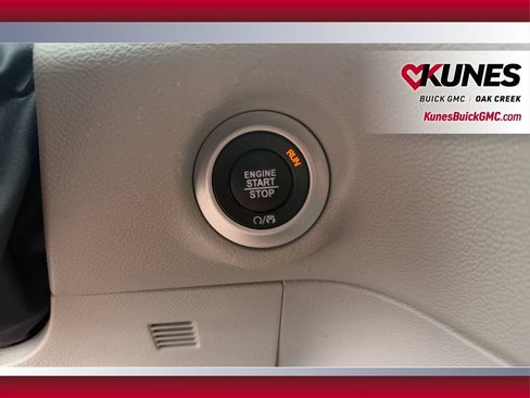 Used 2024 Chrysler Pacifica Touring-L FWD image 32