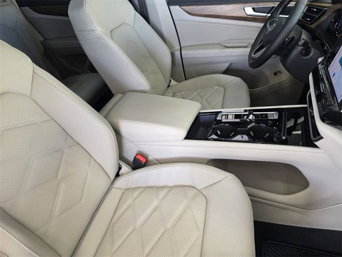 New 2026 Volkswagen Atlas SE image 10