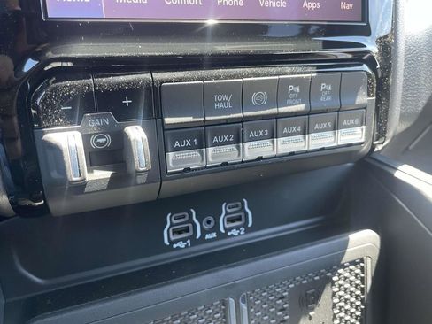 New 2026 RAM 3500 Big Horn AWD/4WD image 37