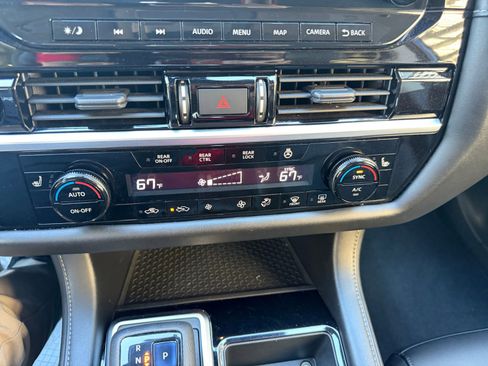 Used 2022 Nissan Pathfinder SL w/ Lighting Package (N92) image 19