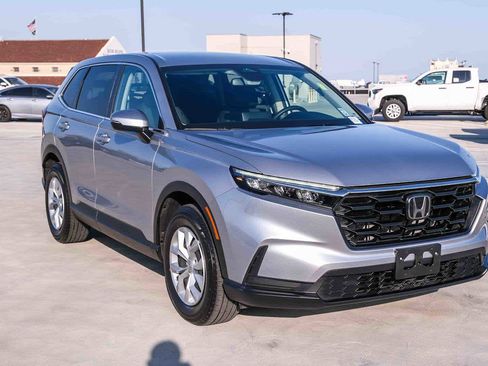 Used 2025 Honda CR-V LX image 3