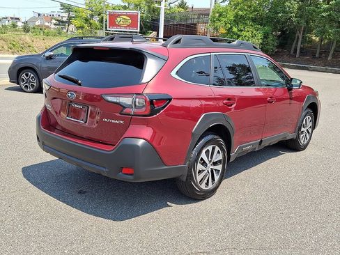 Certified 2025 Subaru Outback Premium AWD/4WD image 9