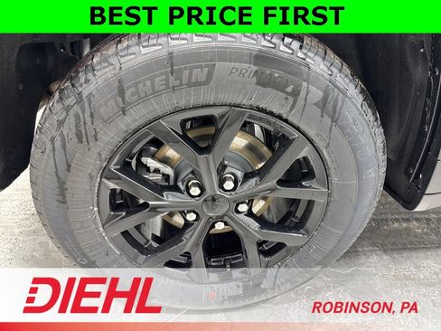 New 2026 Jeep Grand Cherokee Laredo image 8