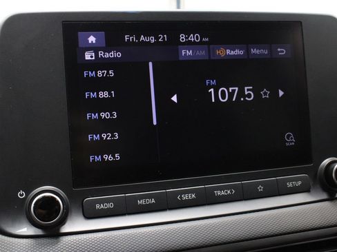 Used 2022 Hyundai Kona SE FWD image 2