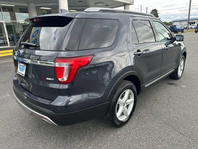 Used 2017 Ford Explorer XLT w/ Equipment Group 202A AWD/4WD image 2