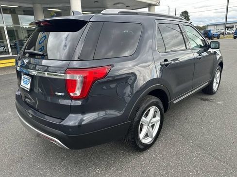 Used 2017 Ford Explorer XLT w/ Equipment Group 202A AWD/4WD image 2
